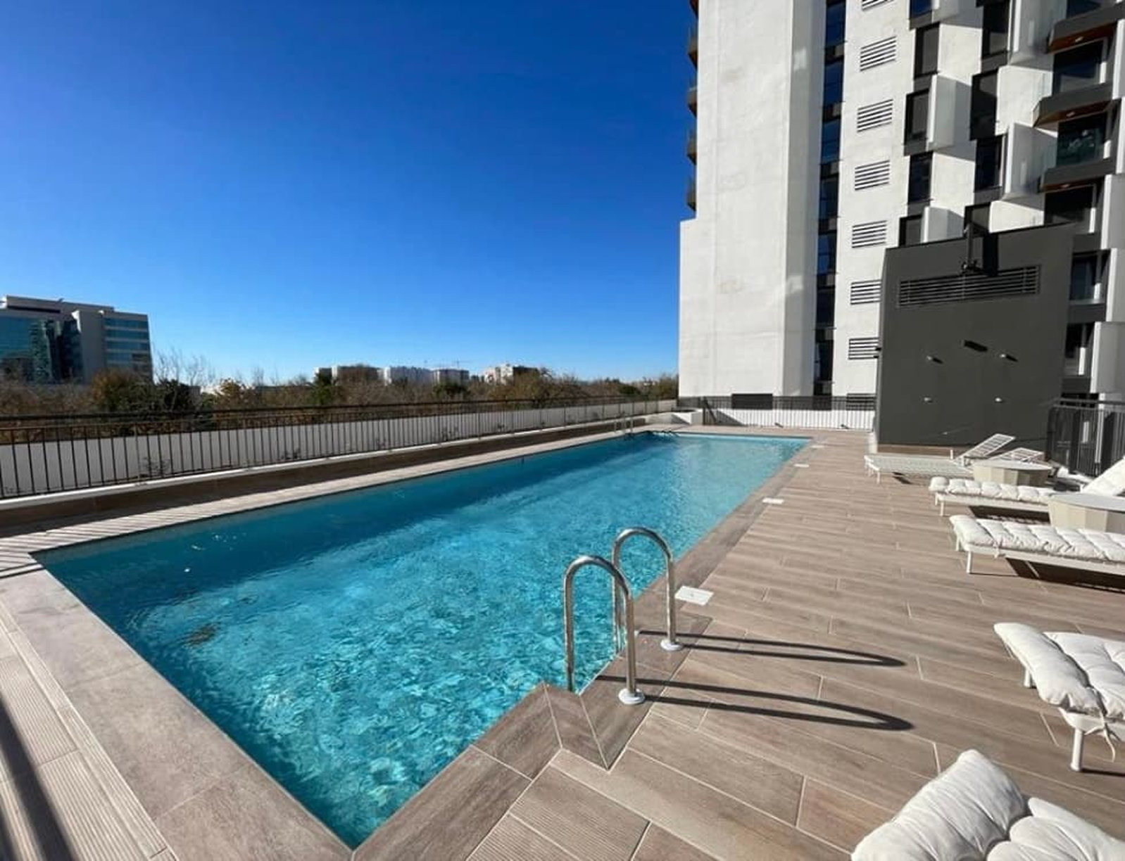 Semi ático con garaje y trastero en Malilla 1